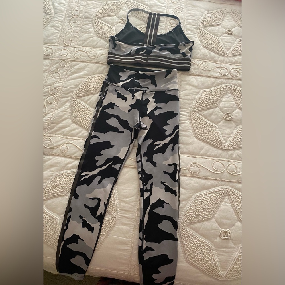 Beautiful camouflage leggings and bra set size xs